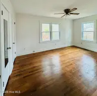 1605 Edgewood Drive, Elizabeth City, NC 27909 — 4-bedroom home in Edgewood, Elizabeth City, NC, photo 14 of 32: Owner's en-suite