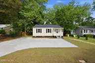 910 Simmons Street, New Bern, NC 28560 — 2-bedroom home, New Bern, NC, photo 3 of 26: 3-web-or-mls-0C0A5145
