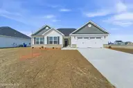 210 Windsor Run Boulevard, Jacksonville, NC 28546 — 3-bedroom home in The Vineyards, Jacksonville, NC, photo 1 of 28: DSC02426