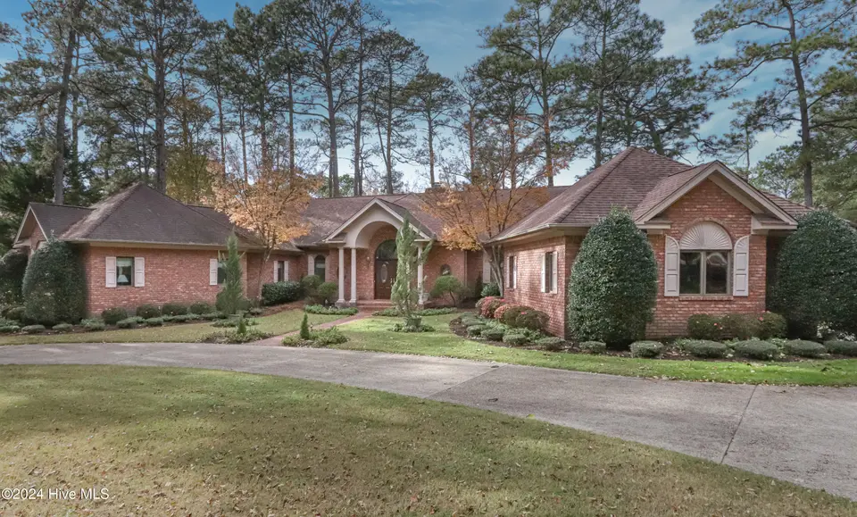 535 Donald Ross Drive, Pinehurst, NC 28374 — 3-bedroom home in Unit 2, Pinehurst, NC, photo 1 of 48: 535 Donald Ross dr FRONT Use