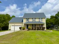2007 Melodie Lane, Morehead City, NC 28557 — 3-bedroom home in South Shores, Morehead City, NC, photo 5 of 49: IMG_5344