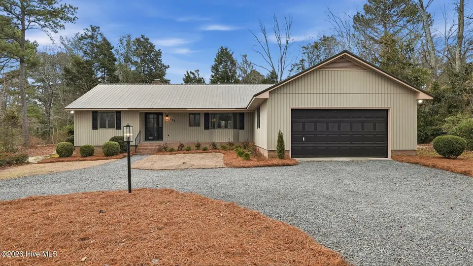 102 Scuppernong Court, West End, NC 27376 — 3-bedroom home in Seven Lakes North, West End, NC, photo 1 of 42: Front