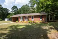 182 Crabapple Lane, Lake Waccamaw, NC 28450 — 3-bedroom home, Lake Waccamaw, NC, photo 7 of 56: Crabapple182-1FShaneL33A6389 copy