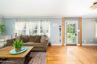 322 Longstreet Drive, Wilmington, NC 28412 — 3-bedroom home in Pine Valley Estates, Wilmington, NC, photo 16 of 39: 322LongstreetInteriors7