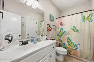 402 Satterfield Drive, New Bern, NC 28560 — 4-bedroom home in Satterfield, New Bern, NC, photo 16 of 42: 13-web-or-mls-0C0A1585_edit