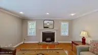 268 Shoreline Drive, New Bern, NC 28562 — 4-bedroom waterfront home in River Bend, New Bern, NC, photo 24 of 69: family room