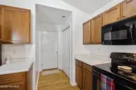 172 Oakley Drive, New Bern, NC 28560 — 3-bedroom home in Creekwood, New Bern, NC, photo 11 of 35: 172 Oakley Drive, New Bern, NC 28560