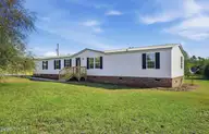 185 Boney Road, Rose Hill, NC 28458 — 4-bedroom home, Rose Hill, NC, photo 2 of 30: IMG_8141