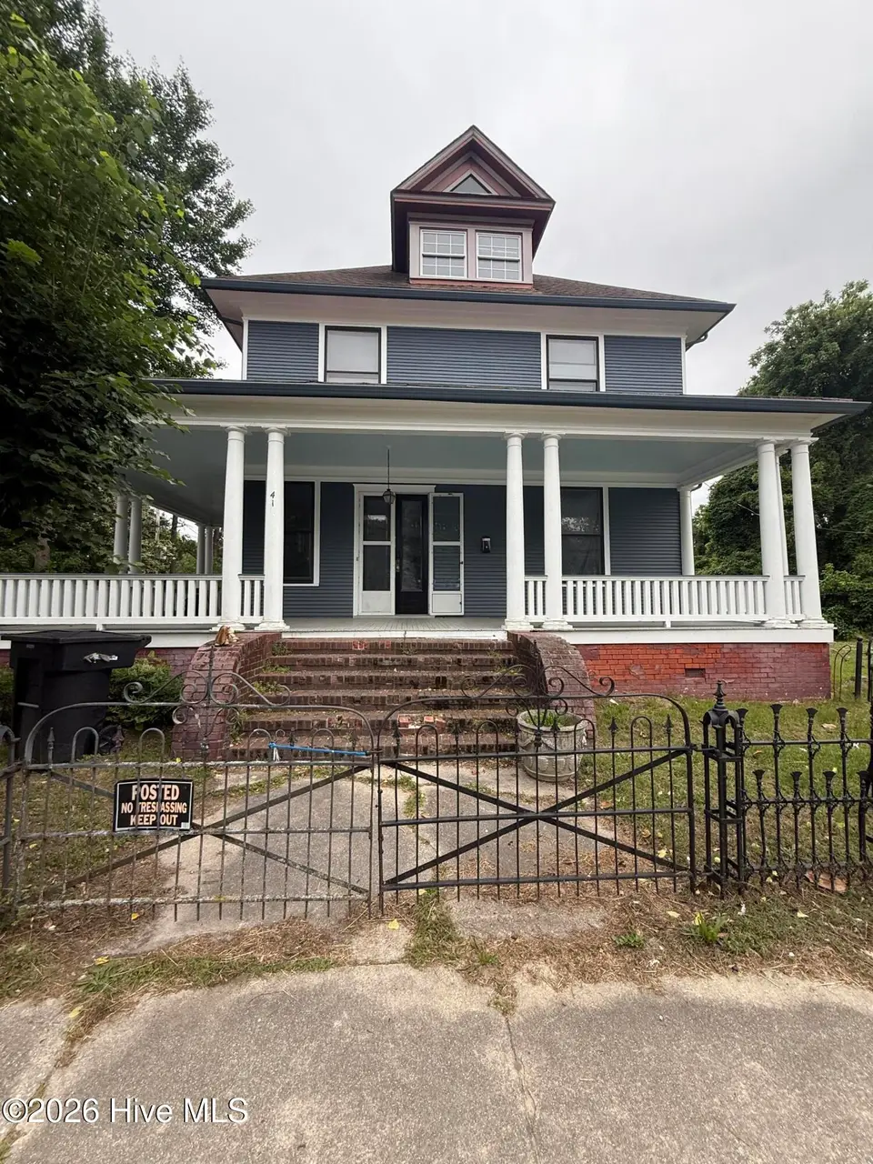 410 N Road Street, Elizabeth City, NC 27909 — 5-bedroom home, Elizabeth City, NC, photo 1 of 26: IMG_2201