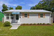518 Ruth Avenue, New Bern, NC 28560 — 3-bedroom home in Sunnyside, New Bern, NC, photo 2 of 44: Front Yard