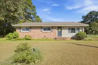 613 E Chelly Street, Warsaw, NC 28398 — 3-bedroom home, Warsaw, NC, photo 2 of 25