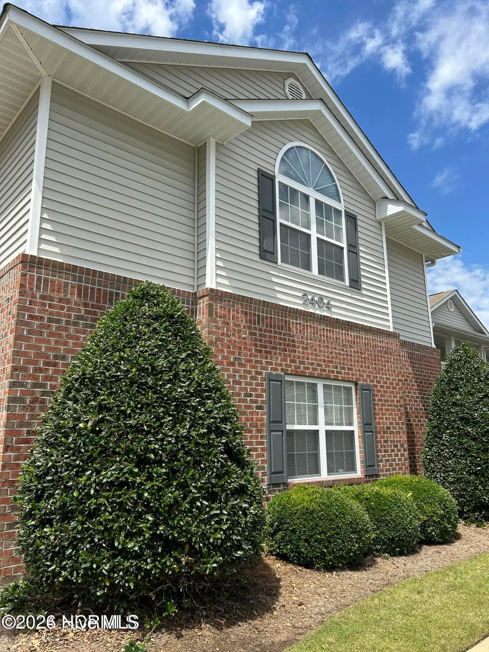 2404 King Richard Court E, Greenville, NC 27858 — 3-bedroom condo in Locksley Woods, Greenville, NC, photo 1 of 37: front pic