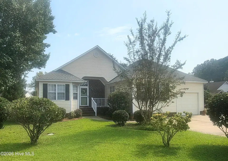 111 Canebrake Drive, New Bern, NC 28562 — 2-bedroom waterfront home in River Bend, New Bern, NC, photo 1 of 44