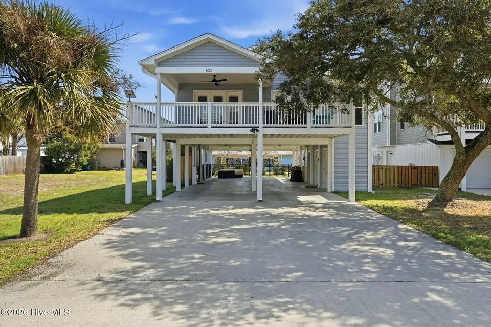 625 S Fourth Avenue, Kure Beach, NC 28449 — 3-bedroom home, Kure Beach, NC, photo 1 of 72: 1_625_S_4th_Ave_-_photos_067
