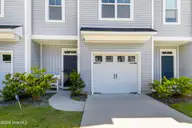 152 Aspen Road, Hampstead, NC 28443 — 3-bedroom townhome in Cypress Grove, Hampstead, NC, photo 3 of 39: IMG_4404