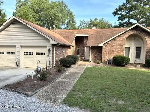 108 Fox Run Court, West End, NC 27376 — 3-bedroom waterfront home in Seven Lakes North, West End, NC, photo 1 of 39: 108 Fox Run Ct