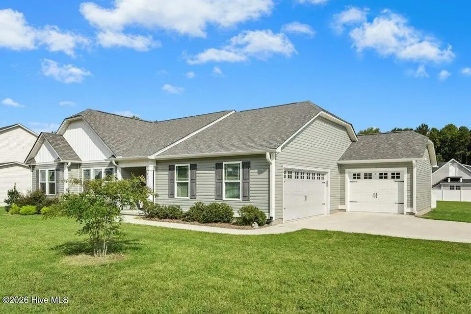 42 River Banks Drive, Kenly, NC 27542 — 3-bedroom home in Godfrey Farm, Kenly, NC, photo 1 of 32: 004-496697-IMG_8460
