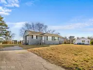 304 Starling Street, Jacksonville, NC 28540 — 4-bedroom home, Jacksonville, NC, photo 11 of 13