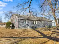 304 Starling Street, Jacksonville, NC 28540 — 4-bedroom home, Jacksonville, NC, photo 6 of 13
