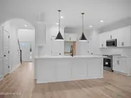 293 E Ivybridge Drive, Hubert, NC 28539 — 4-bedroom waterfront home in Kingsbridge II, Hubert, NC, photo 16 of 51: Kitchen
