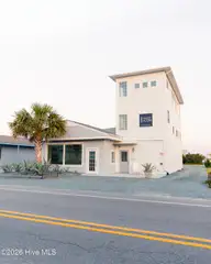 808 S Anderson Boulevard, Topsail Beach, NC 28445 — 4-bedroom home in New Topsail Beach, Topsail Beach, NC, photo 9 of 72