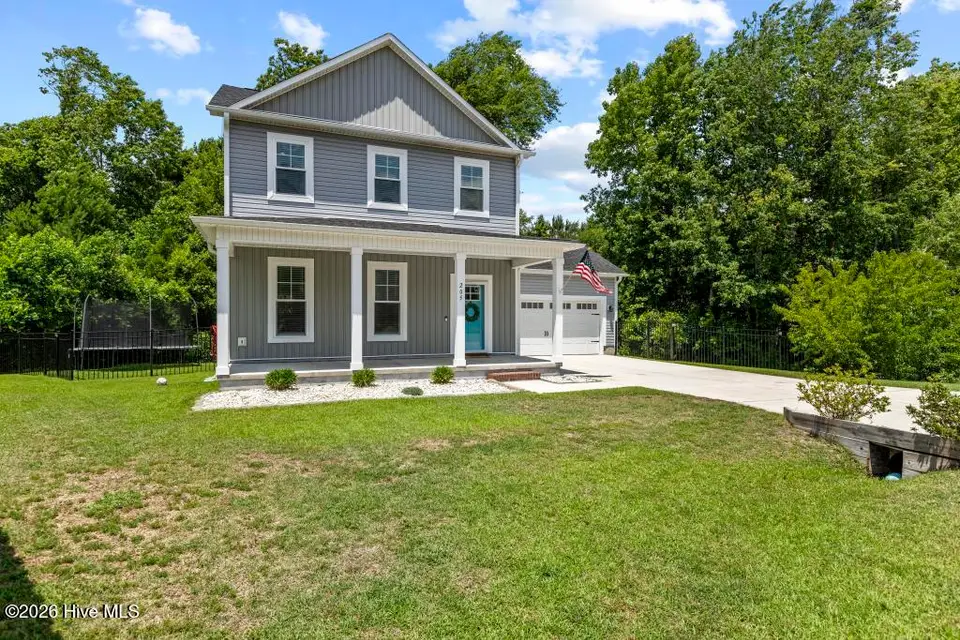 205 Bangor Court, Hubert, NC 28539 — 3-bedroom home in Kingsbridge II, Hubert, NC, photo 1 of 33