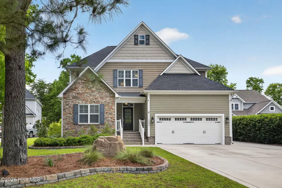 1047 Grandview Drive, Hampstead, NC 28443 — 4-bedroom waterfront home in Eagle's Watch, Hampstead, NC, photo 1 of 80: 1047GrandviewDrive-3