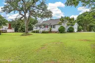 209 River Reach Drive, Swansboro, NC 28584 — 3-bedroom waterfront home in River Reach, Swansboro, NC, photo 3 of 32