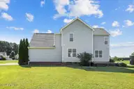 105 Glenn Laurel Drive, Pikeville, NC 27863 — 4-bedroom home in Glenn Laurel, Pikeville, NC, photo 4 of 40: 10-105 Glenn Laurel Dr-10