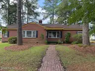 401 E 10th Street, Washington, NC 27889 — 3-bedroom home, Washington, NC, photo 1 of 3