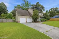 106 Broken Oak Court, Jacksonville, NC 28540 — 4-bedroom home in Raintree, Jacksonville, NC, photo 2 of 31