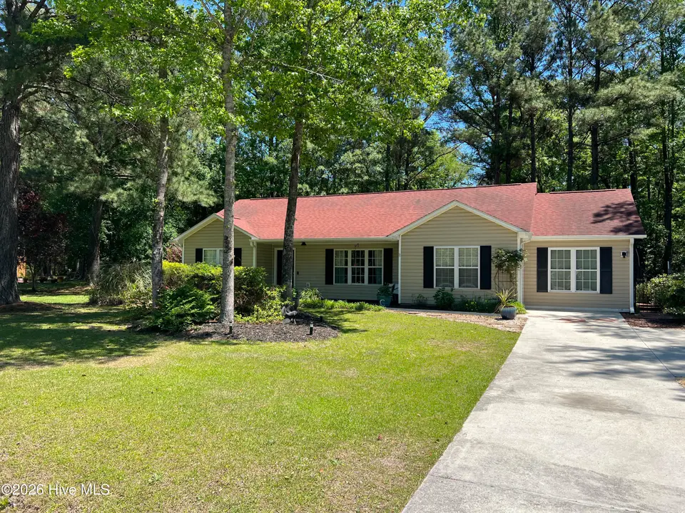 106 Marcil Lane, Hampstead, NC 28443 — 3-bedroom home in Marcil Village, Hampstead, NC, photo 1 of 20: IMG_3036