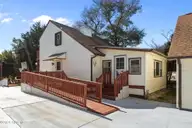 131 Purdie Drive, Emerald Isle, NC 28594 — 3-bedroom home in Oakland Hills, Emerald Isle, NC, photo 10 of 51: 131 Purdie Drive