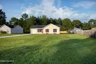 174 Ashbury Park Lane, Richlands, NC 28574 — 3-bedroom home in Ashbury Park, Richlands, NC, photo 3 of 43