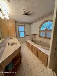 507 Pamlico River Drive, Washington, NC 27889 — 3-bedroom waterfront home in Pamlico Plantation, Washington, NC, photo 11 of 38