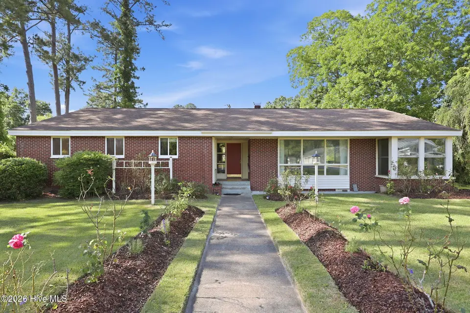1608 Rhem Avenue, New Bern, NC 28560 — 3-bedroom home in Ghent, New Bern, NC, photo 1 of 52: 2-web-or-mls-0C0A7151