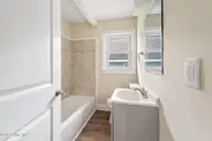 617 S 9th Street, Wilmington, NC 28401 — 3-bedroom home in Dawson-Castle Street, Wilmington, NC, photo 18 of 28: full bath