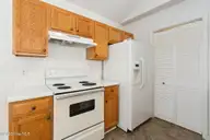 811 Grathwol Drive, Wilmington, NC 28405 — 3-bedroom home in Deerbrook Patio Homes, Wilmington, NC, photo 14 of 41: Kitchen