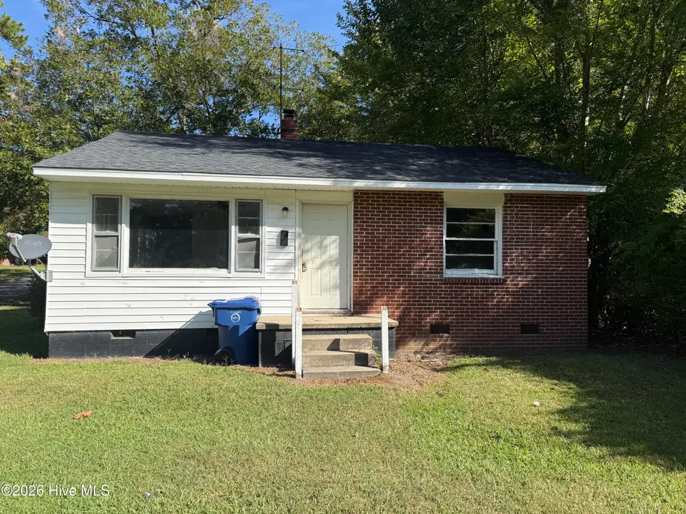 800 Dixon Street, Kinston, NC 28501 — 2-bedroom home, Kinston, NC, photo 1 of 6: Photo Sep 16 2026, 9 47 09 AM