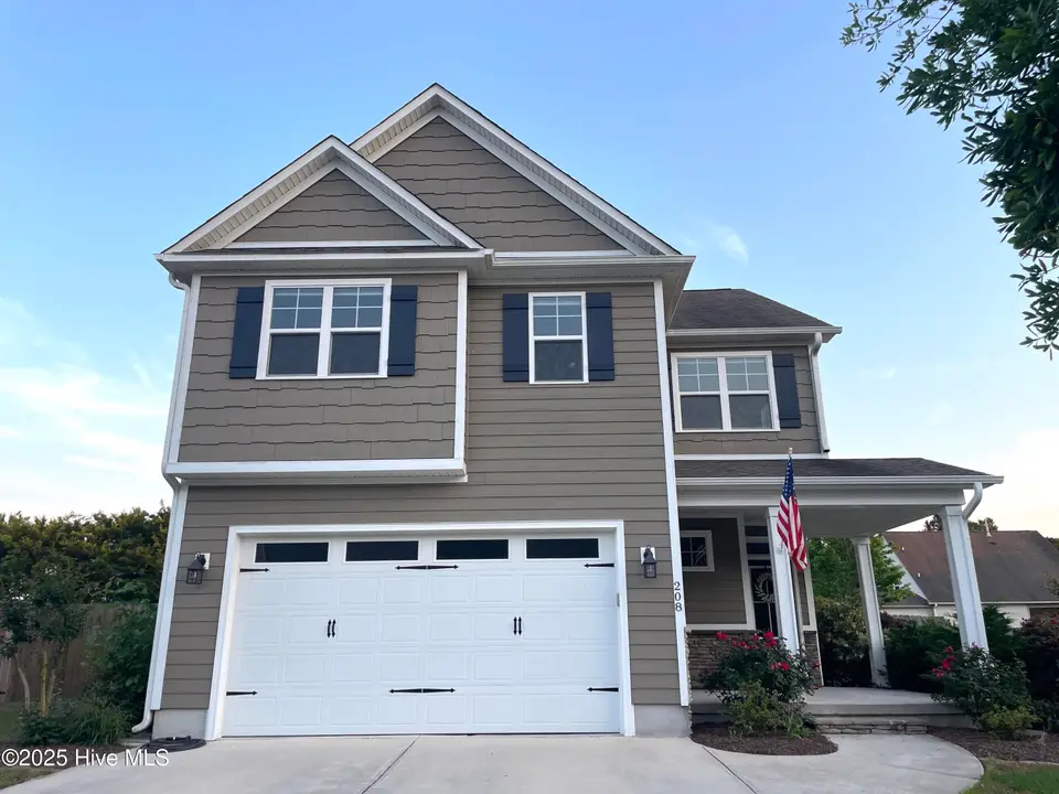 208 Abaco Drive W, Cedar Point, NC 28584 — 3-bedroom home in Marsh Harbour, Cedar Point, NC, photo 1 of 33: IMG_9143