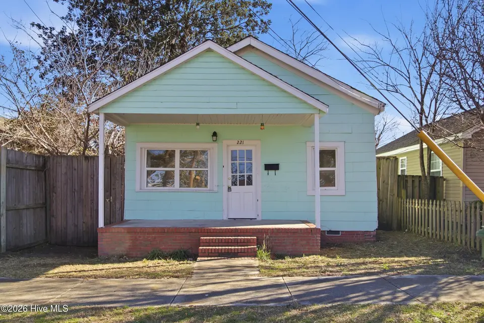 221 S 11th Street, Wilmington, NC 28401 — 2-bedroom home in Downtown, Wilmington, NC, photo 1 of 27: 2_front2