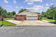 704 E Forest Hill Drive, Goldsboro, NC 27534 — 4-bedroom home in Forest Hills, Goldsboro, NC, photo 5 of 38: 05-704 E Forest Hill-5