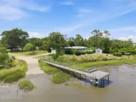 206 Royal Oak Drive, Wilmington, NC 28409 — 4-bedroom waterfront home in Hickory Knoll, Wilmington, NC, photo 9 of 60
