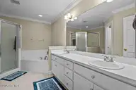 627 Compton Lane, Rocky Mount, NC 27804 — 3-bedroom home in Carriage Pond, Rocky Mount, NC, photo 20 of 44: Master Bath