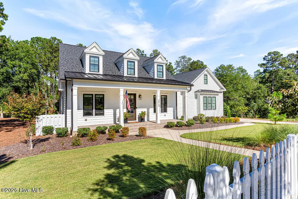 275 Hollycrest Drive, Pinehurst, NC 28374 — 5-bedroom home in Hollycrest, Pinehurst, NC, photo 1 of 46: 275 Hollycrest Drive