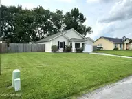 633 Foxfire Circle, Jacksonville, NC 28546 — 3-bedroom home in Deerfield, Jacksonville, NC, photo 4 of 53