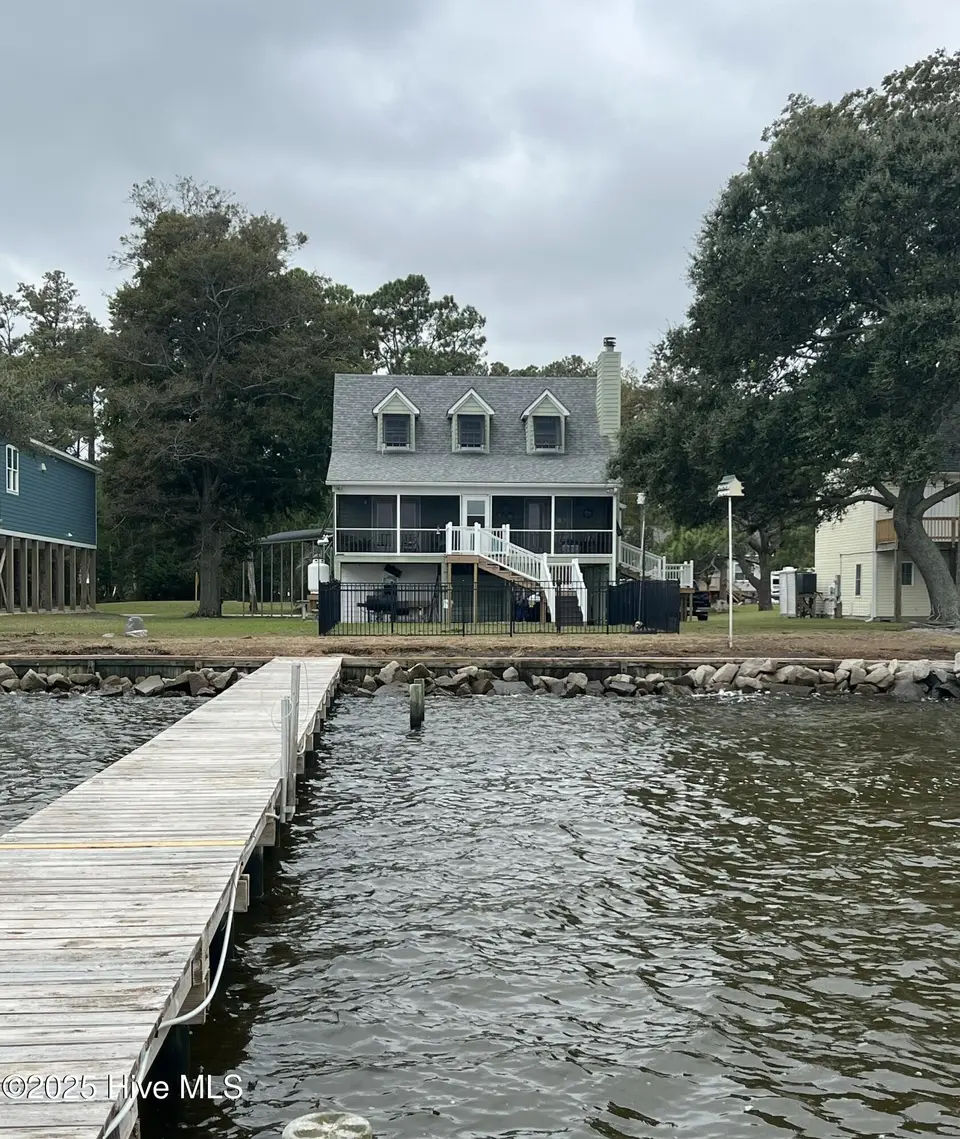 157 S River Drive, Beaufort, NC 28516 — 3-bedroom waterfront home in Sportsman Village, Beaufort, NC, photo 1 of 28: IMG_9366