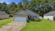 172 Oakley Drive, New Bern, NC 28560 — 3-bedroom home in Creekwood, New Bern, NC, photo 6 of 35: 172 Oakley Drive, New Bern, NC 28560