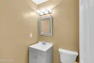 224 E Palmer Drive, New Bern, NC 28560 — 4-bedroom home in Carolina Pines, New Bern, NC, photo 17 of 42: Half Bathroom