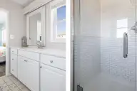 1509 Ocean Drive West, Emerald Isle, NC 28594 — 4-bedroom waterfront townhome in Emerald Isle By The Sea, Emerald Isle, NC, photo 17 of 26: 2 Seas the Day West 006 jack and jill